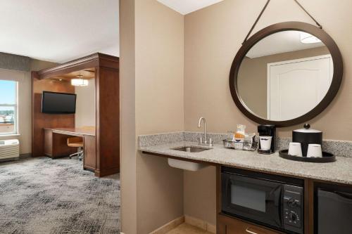 Hampton Inn & Suites Exeter - image 6