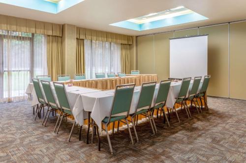 Hampton Inn Manassas - image 14