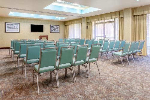 Hampton Inn Manassas - image 9