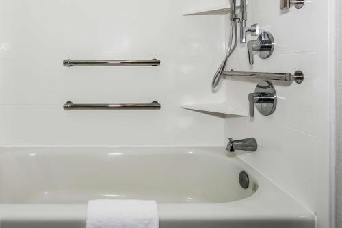 Hampton Inn & Suites Mobile- Downtown Historic District - Tap to explore photos