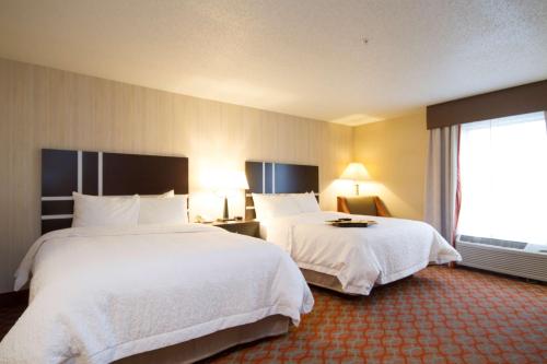 2 queen beds