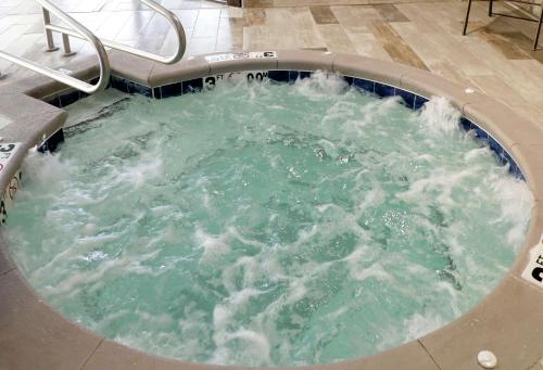 Hampton Inn Muskogee - image 9