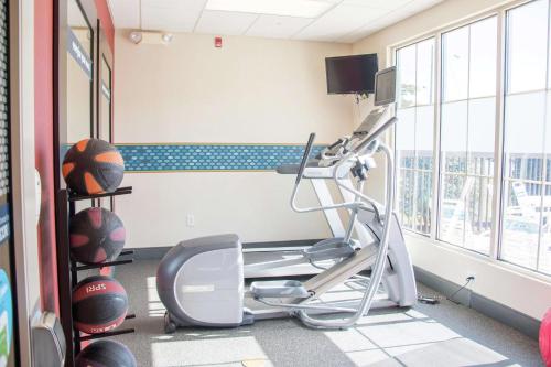 Hampton Inn Murphy - image 11