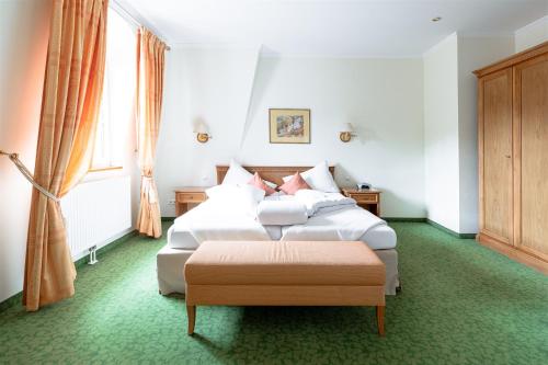 2 twin beds