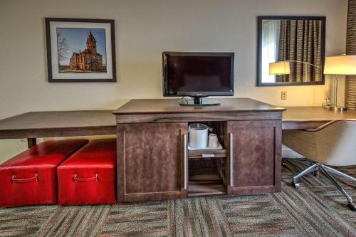 Hampton Inn Newberry Opera House - image 7