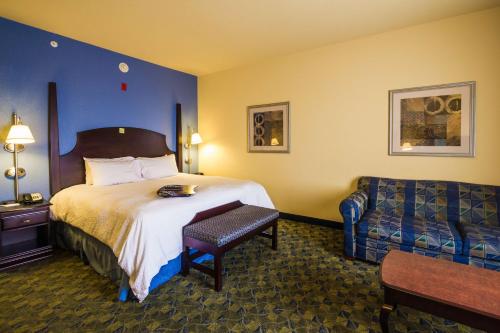 Hampton Inn & Suites Natchez - image 11