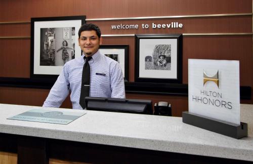 Hampton Inn Beeville - image 10