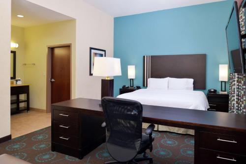 Hampton Inn Beeville Room Type - King Studio Suite - Non-Smoking
