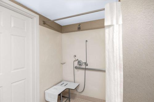 Homewood Suites by Hilton Newark Fremont - image 7