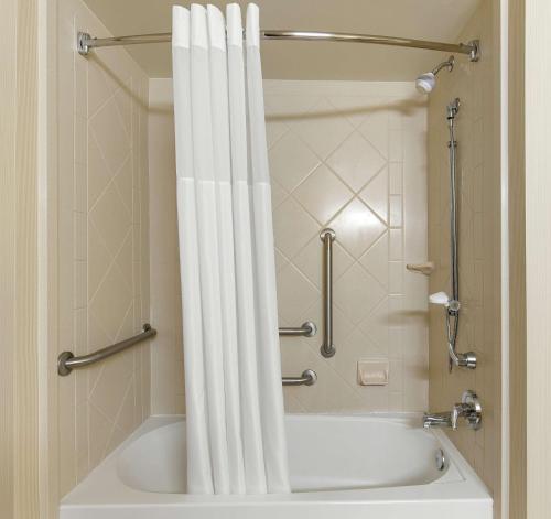 King Room with Accessible Tub - Mobility and Hearing Access/Non-Smoking