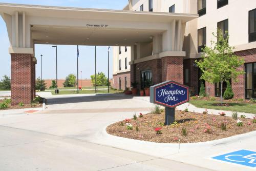 Newly Renovated Hampton Inn Omaha West Lakeside