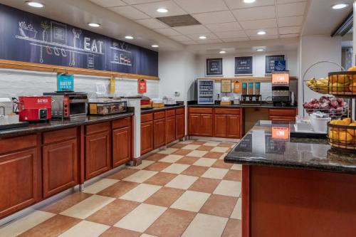 Hampton Inn Norco/Corona - image 14