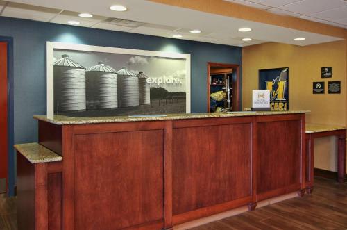 Hampton Inn & Suites Murray - image 12