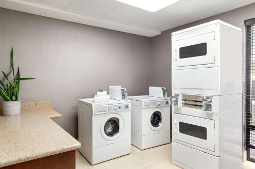 Hampton Inn Paris - image 12