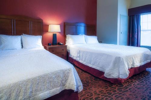 2 queen beds
