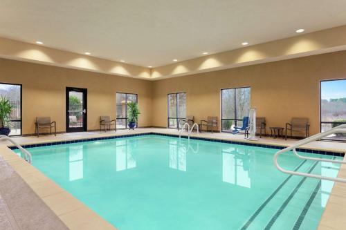 Hampton Inn & Suites Pine Bluff - image 7