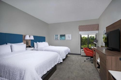 2 queen beds