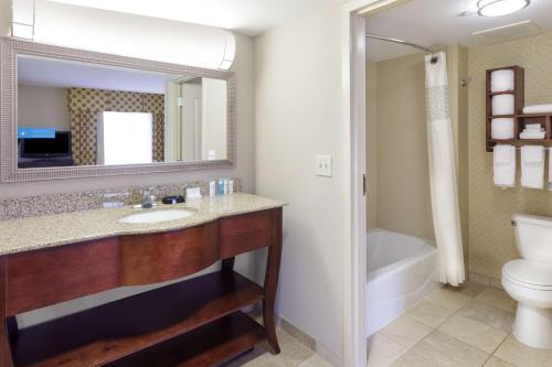 Hampton Inn Moss Point - image 7