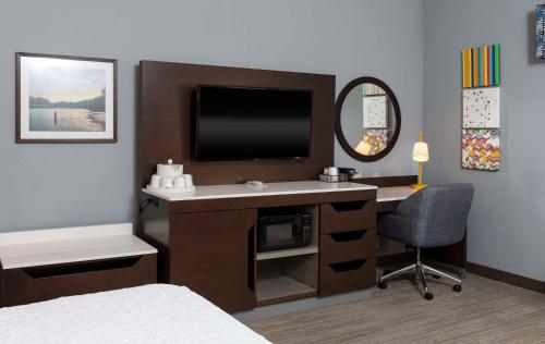 Hampton Inn Greenville - image 14