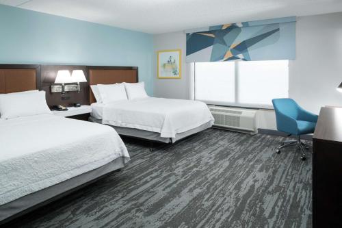 2 queen beds