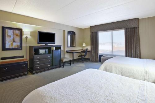 2 queen beds