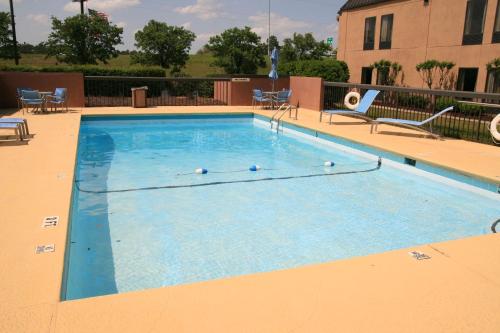 Hampton Inn Perry - image 13