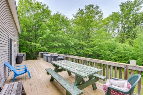 Secluded Harmony Cabin with Deck, Dock, Boats! - Harmony