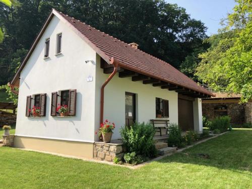 B&B Óbánya - Kistücsök Vendégház Óbánya - Bed and Breakfast Óbánya