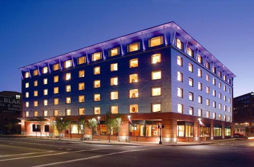 Hilton Garden Inn Portland Downtown Waterfront Hotel