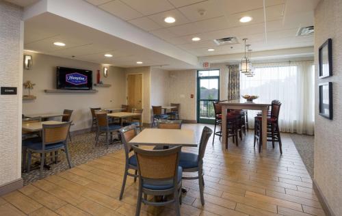 Hampton Inn Freeport/Brunswick - image 14