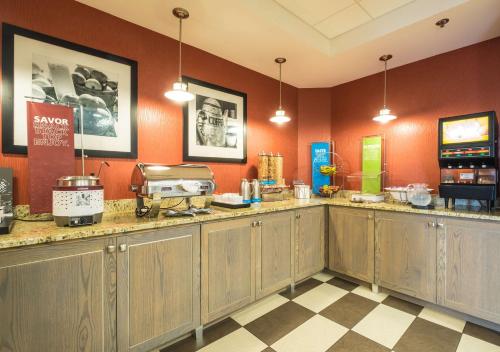 Hampton Inn Freeport/Brunswick - image 2