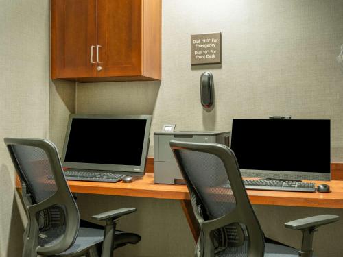 Hampton Inn Raynham-Taunton - image 8
