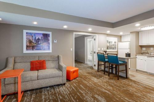 Hampton Inn & Suites Raleigh/Cary I-40 (PNC Arena)