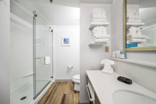 Hampton Inn Wilson Downtown - image 2