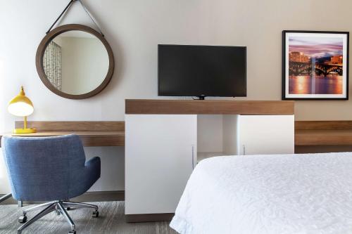 Hampton Inn Rockford - image 12