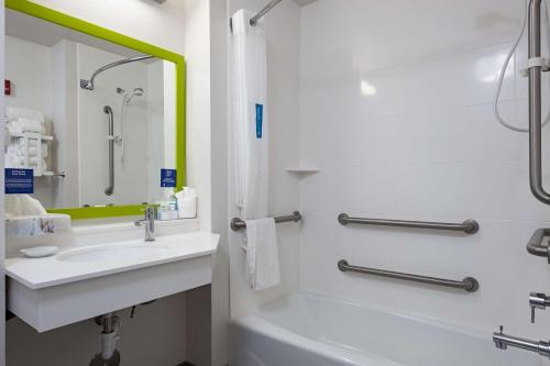 Hampton Inn Richfield - image 23