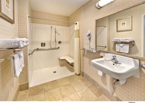 Hampton Inn & Suites Reno - image 14