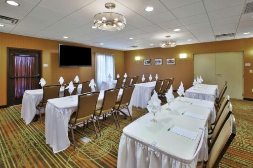 Hampton Inn Brockport - image 14