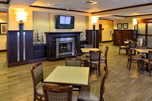 Hampton Inn Geneseo - Hotel