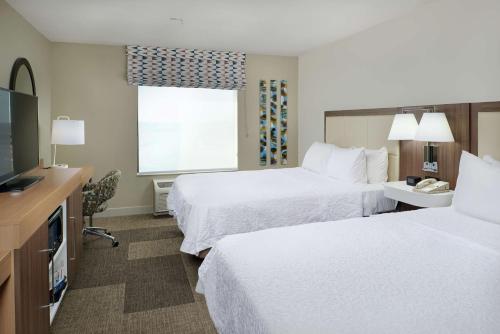 2 queen beds