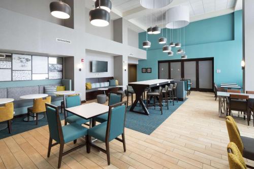 Hampton Inn & Suites Rochester-North - image 8