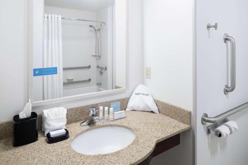 Hampton Inn & Suites Rochester-North