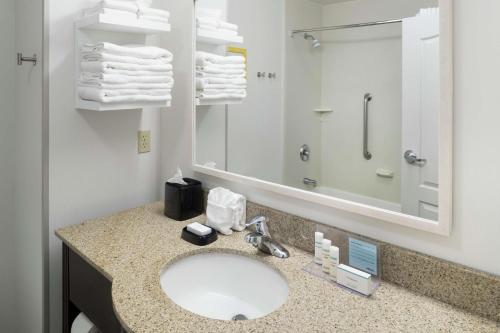 Hampton Inn By Hilton & Suites Rochester-North