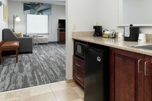 Hampton Inn & Suites Rochester-North - image 11