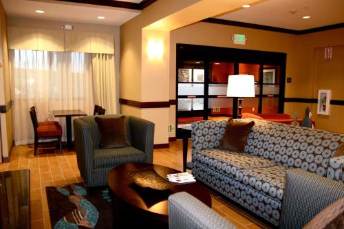 Lobby, Hampton Inn and Suites Folsom in Folsom (CA)