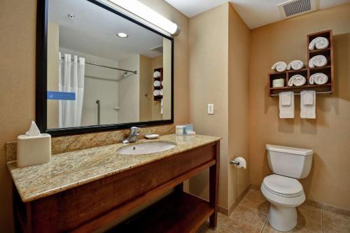 Hampton Inn & Suites Folsom - image 12