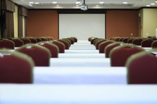 福尔瑟姆希尔顿恒庭旅馆&套房酒店 福尔瑟姆希尔顿恒庭旅馆&套房酒店