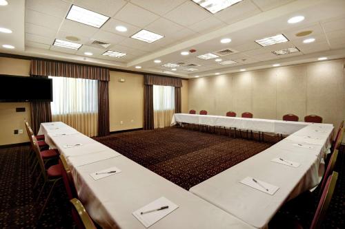 Hampton Inn & Suites Folsom - image 12