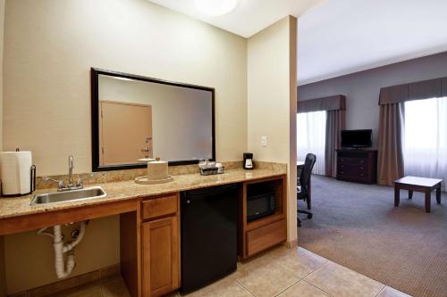 Hampton Inn & Suites Folsom - image 14