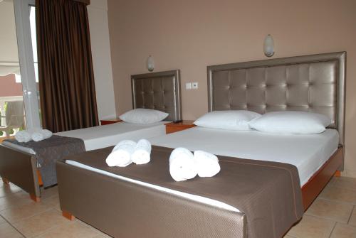  John & Eve Hotel in Paralia